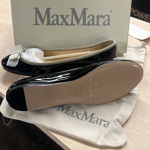 MaxMara Flats
MULTIPLE SIZES AVAILABLE - Picture 4 of 8